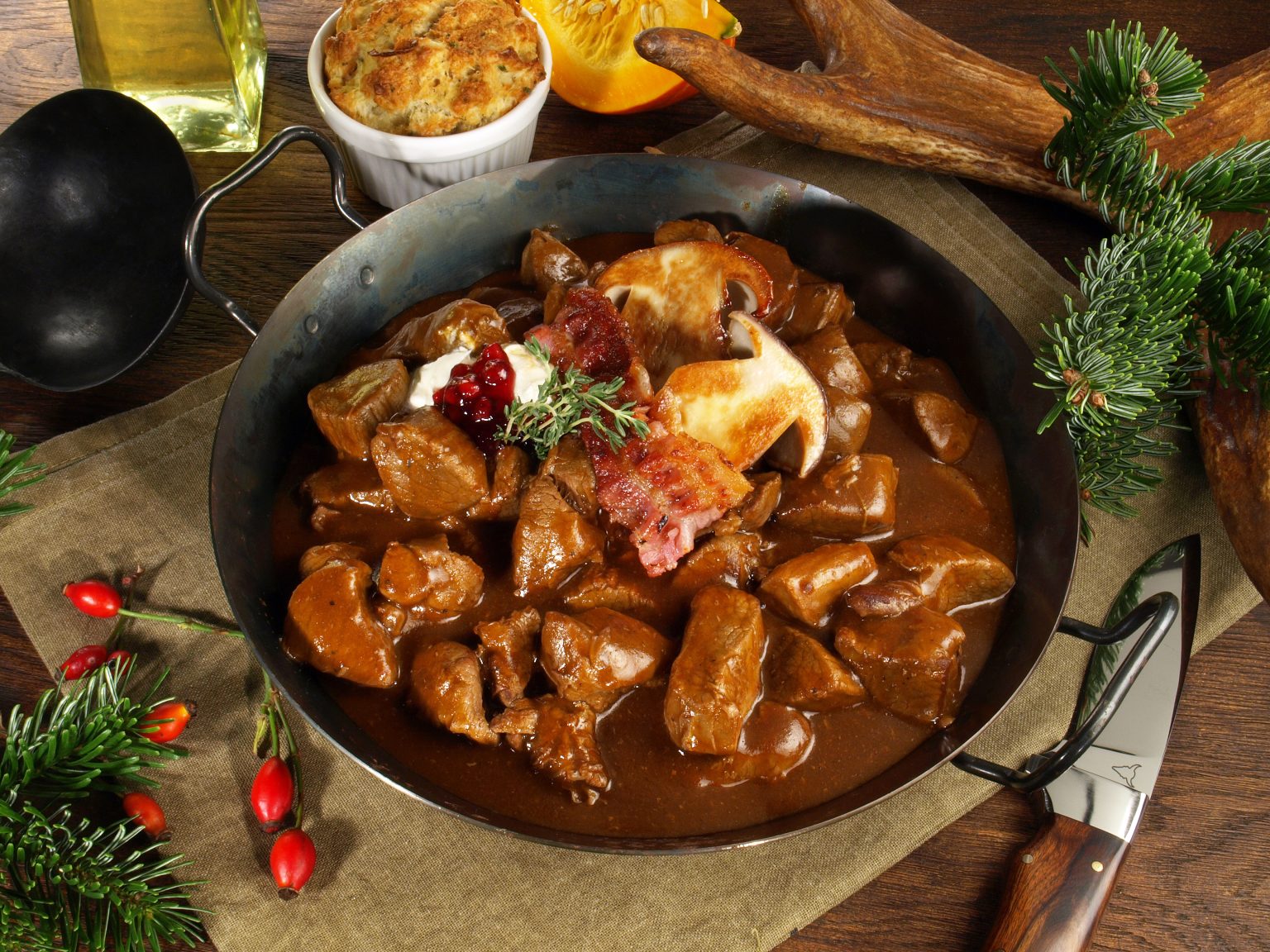 Wildgulasch in Schwarzbiersauce: Eine Geschmacksexplosion für ...